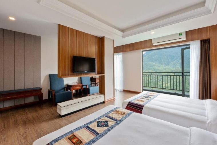 Deluxe Twin Mountain view